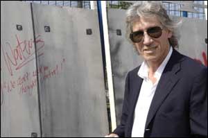 Roger Waters campaigning to tear down Israeli wall